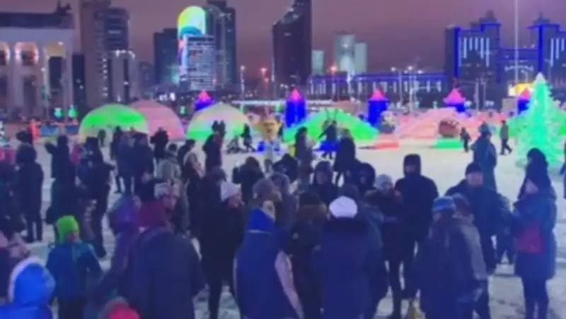 На левобережье Астаны вновь открыт центральный ледовый городок