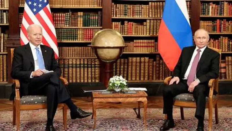 Журналисты устроили давку на встрече Путина и Байдена