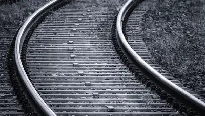 вагоны сошли с рельсов в Атырауской области, фото - Новости Zakon.kz от 05.10.2022 08:05