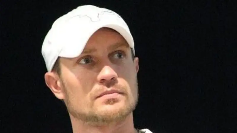 Врачи не могут остановить развитие сепсиса у Романа Костомарова