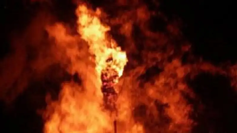 В Индии линчевали и сожгли сбежавшую пару