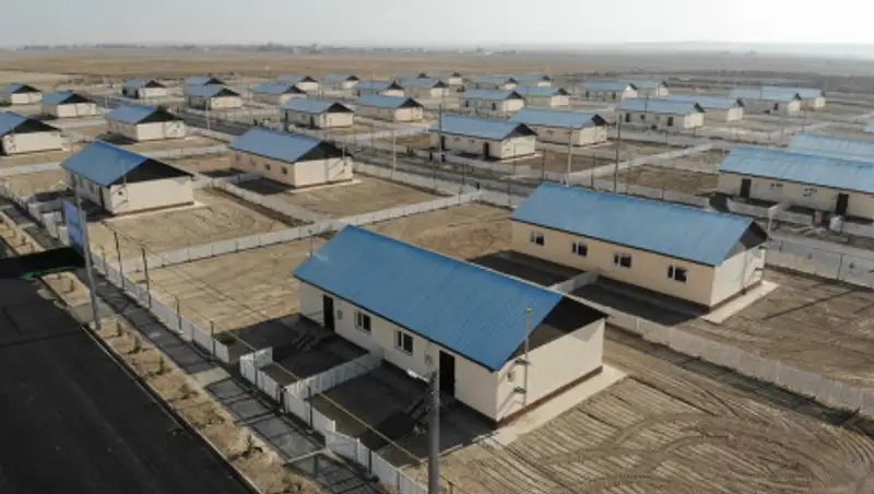 Фонд Булата Утемуратова подарил дома 100 семьям в Арыси