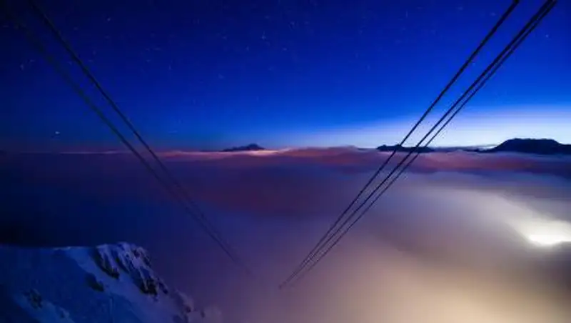 Два человека погибли при крушении вертолета в Куршевеле