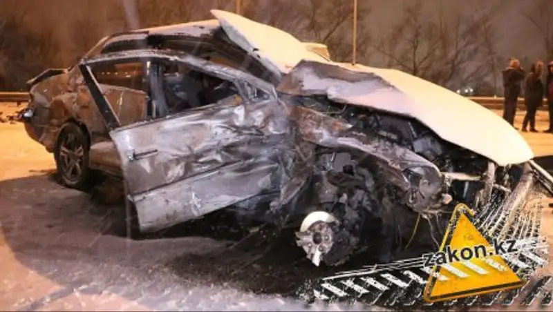 Вылетел на встречку: в Алматы произошло ДТП со смертельным исходом
