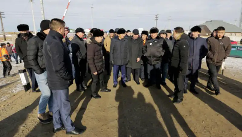 Бауыржан Байбек объехал отдаленные населенные пункты Атырауской области