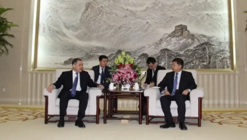 Китай готов к укреплению межпартийных связей с Казахстаном