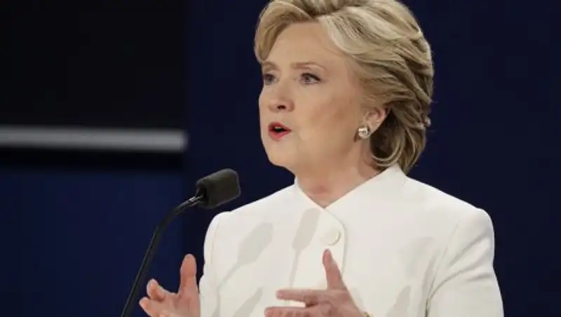 Клинтон высказалась за регулирование оборота огнестрельного оружия в США