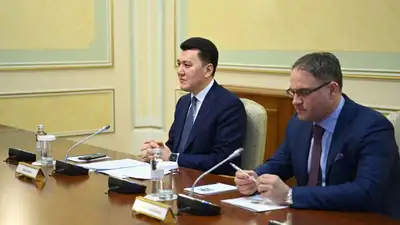 Ерлан Карин провел встречу с руководством миссии Парламентской ассамблеи ОБСЕ по наблюдению за выборами, фото - Новости Zakon.kz от 17.03.2023 12:21