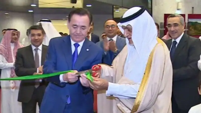 Книга «Нурсултан Назарбаев. Биография» стала доступна и для арабского читателя