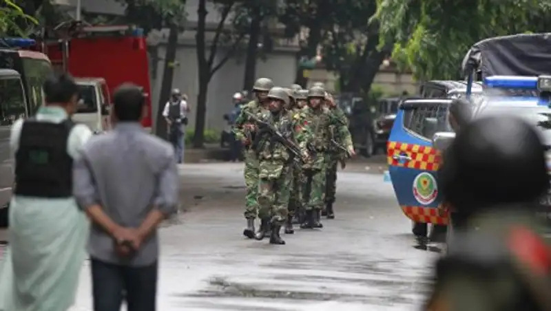 Полиция Бангладеш завершила операцию по освобождению заложников в ресторане