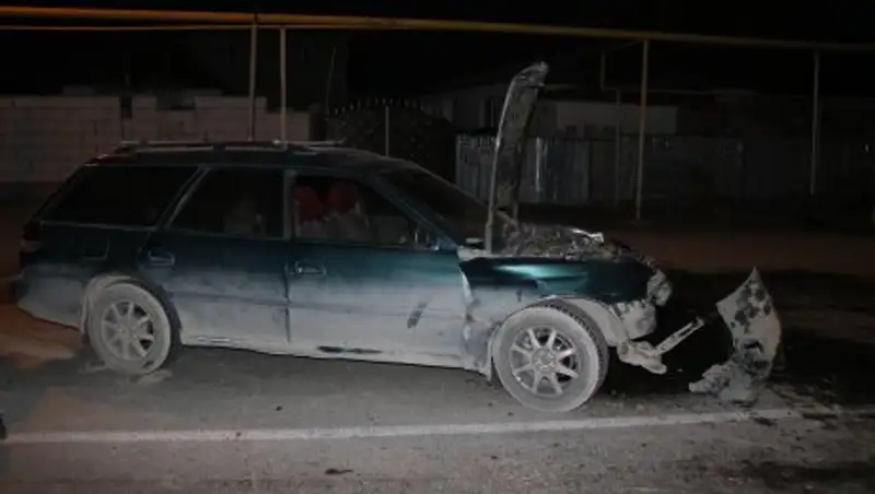 В Алматы водитель Subaru совершил лобовое столкновение на встречке