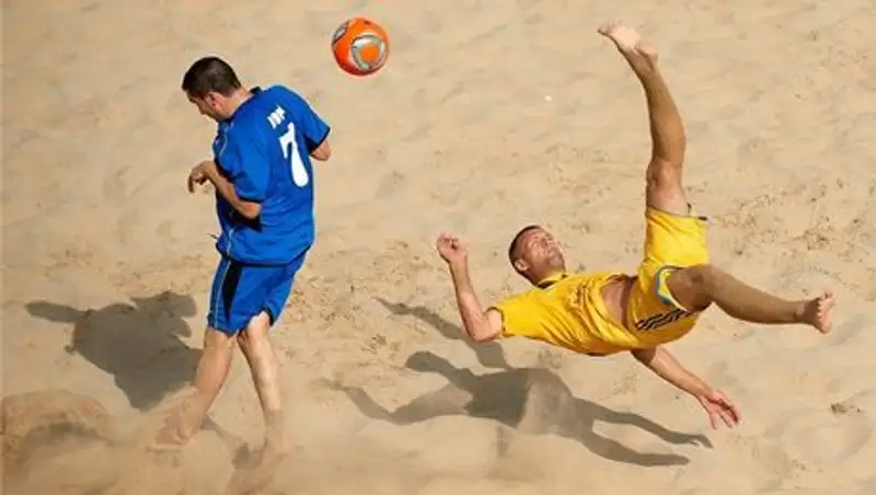 «Ушкын-Искра» проиграла в первом групповом матче Лиги чемпионов по пляжному футболу
