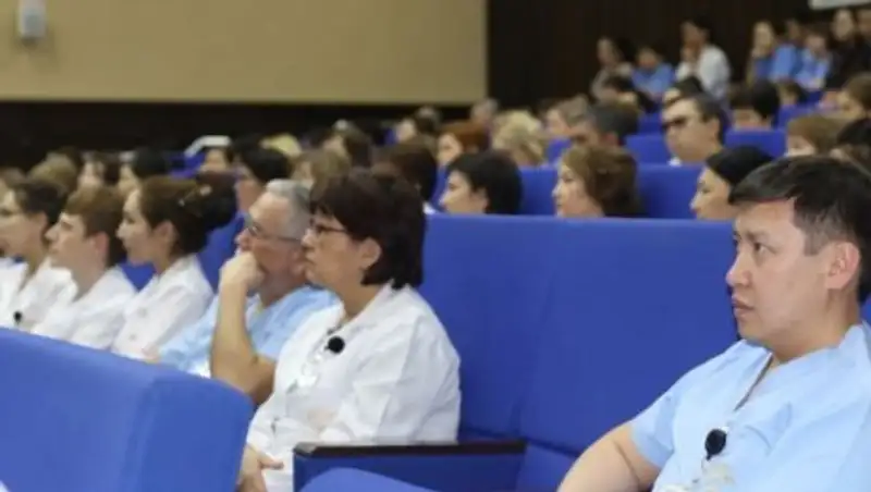 Первая в Казахстане "безбумажная" больница появится уже в 2018 году