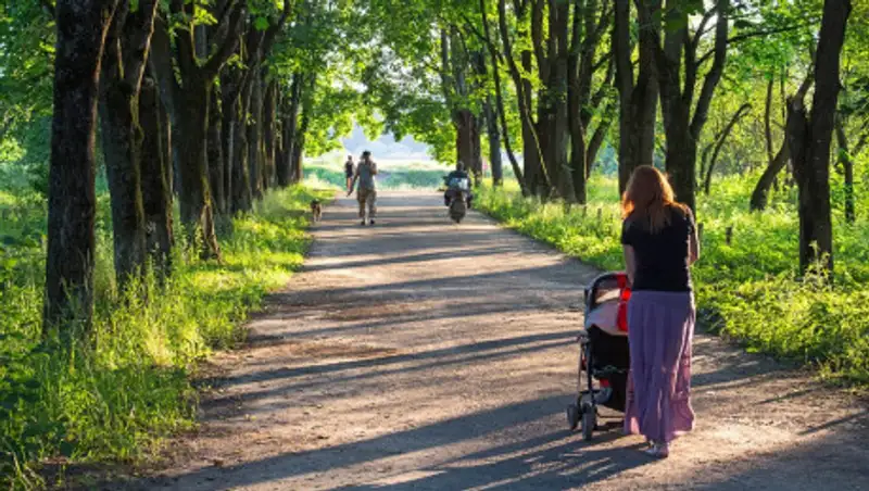 Велосипедист сбил коляску с младенцем