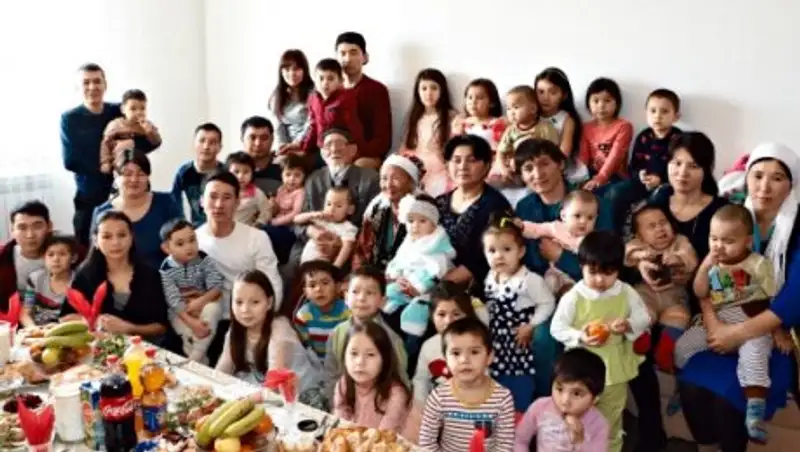 13 жаста т&#1201;рмыс&#1179;а шы&#1179;&#1179;ан ана&#1171;а 51 ш&#1257;бересі тосын сый жасады