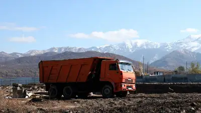Грузовой прицеп задавил насмерть жителя Семея, фото - Новости Zakon.kz от 25.03.2023 17:54