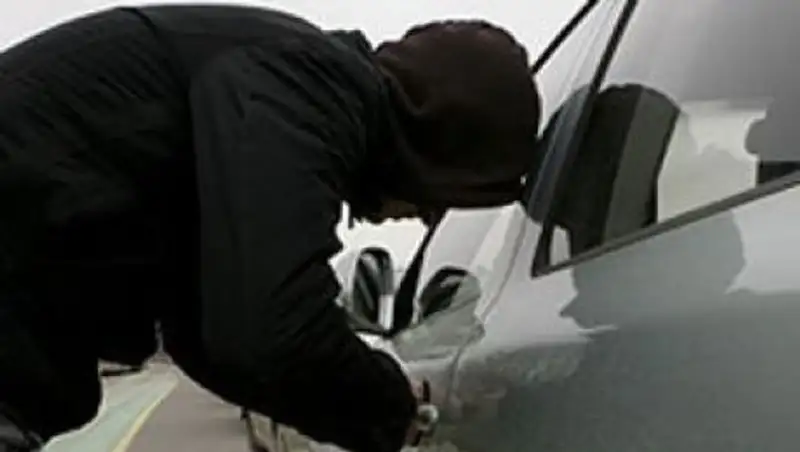 В Кызылорде автоугонщик врезался в фонарный столб