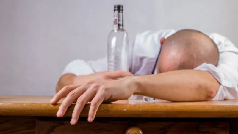 Названы продукты, которые лучше всего спасают от похмелья