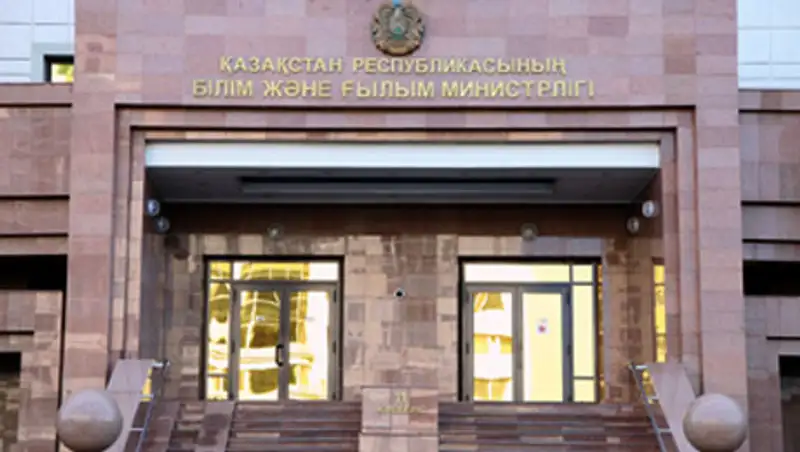 МОН: В Казахстане ежегодно около 35 тыс. выпускников школ остаются не у дел