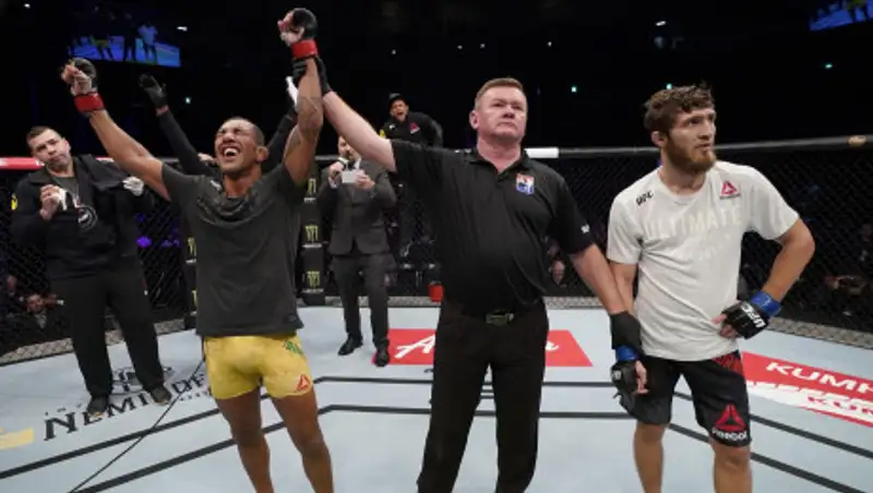 Нурмагомедов проиграл первый бой в UFC