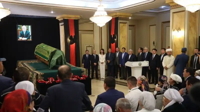 В Алматы простились с Бердибеком Сапарбаевым