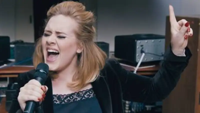 Певица Адель после шестилетнего перерыва опубликовала тизер новой песни