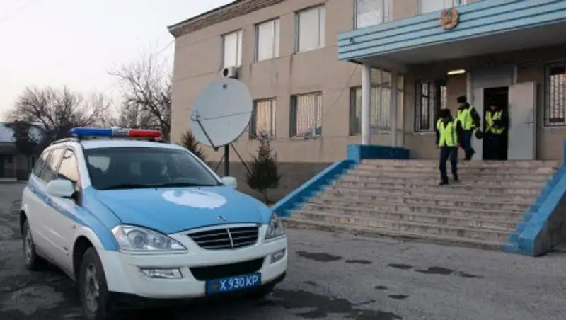 Сняли украшения и забрали сумку. Пожилую женщину ограбили в Туркестанской области