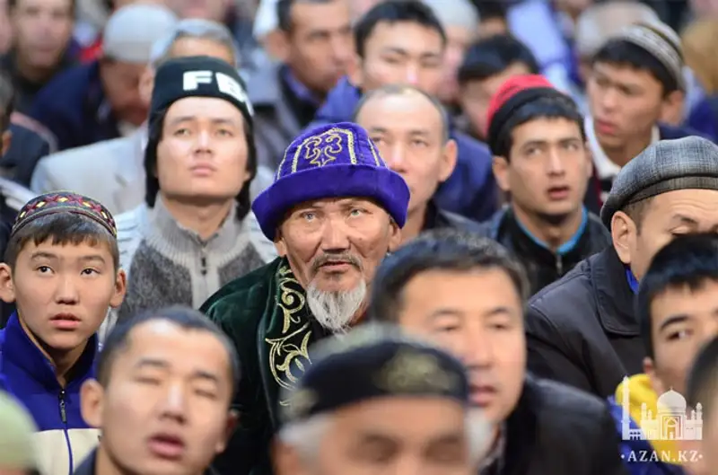 Курбан айт в Центральной мечети г. Алматы отпраздновало более 20 тысяч человек, фото - Новости Zakon.kz от 16.10.2013 22:40