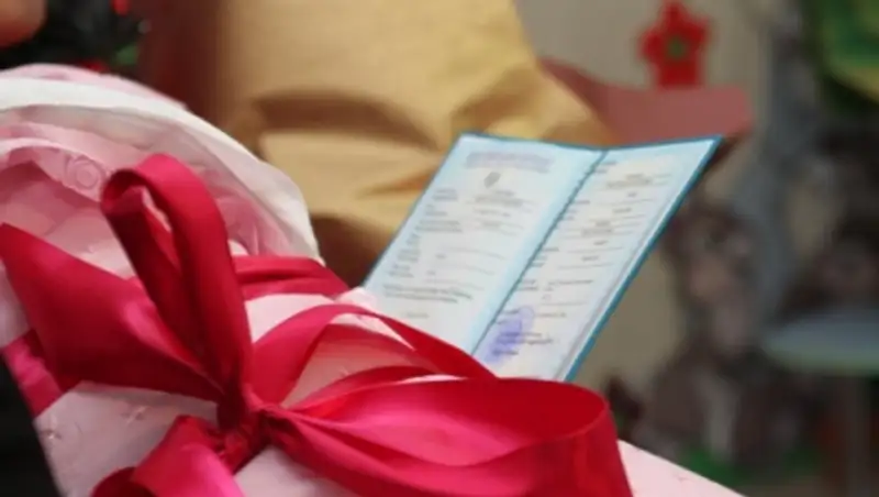 Костанайцу вместо свидетельства о рождении выдали свидетельство о смерти