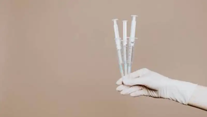 Почти 2 тысячи медработников Нур-Султана получили прививку от коронавируса