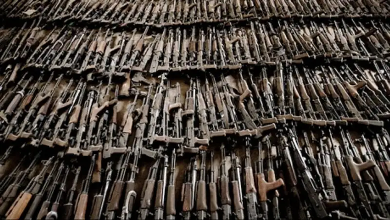 В школах Киргизии запретили торговлю оружием