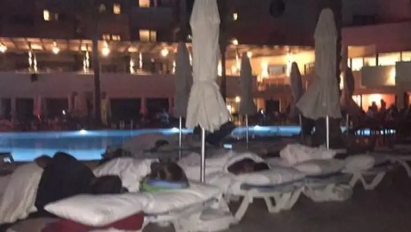 Казахстанские туристы просят забрать их из Турции