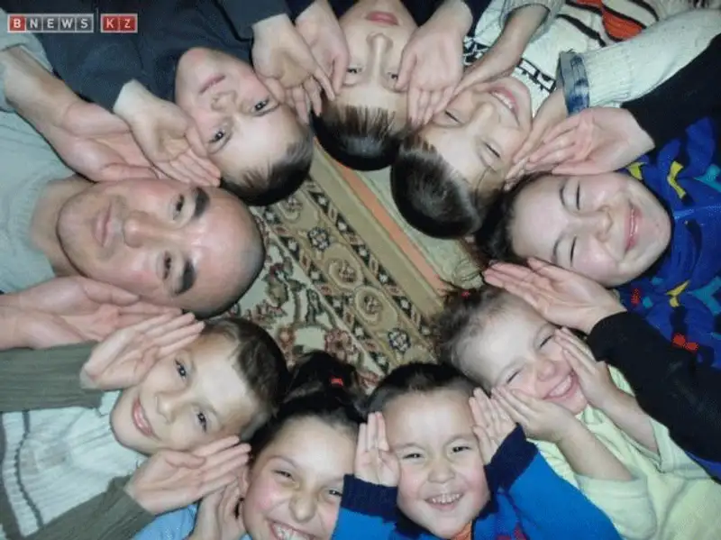 Имам из Акмолинской области рассказал, как воспитывает семерых приемных детей, фото - Новости Zakon.kz от 26.11.2013 02:05