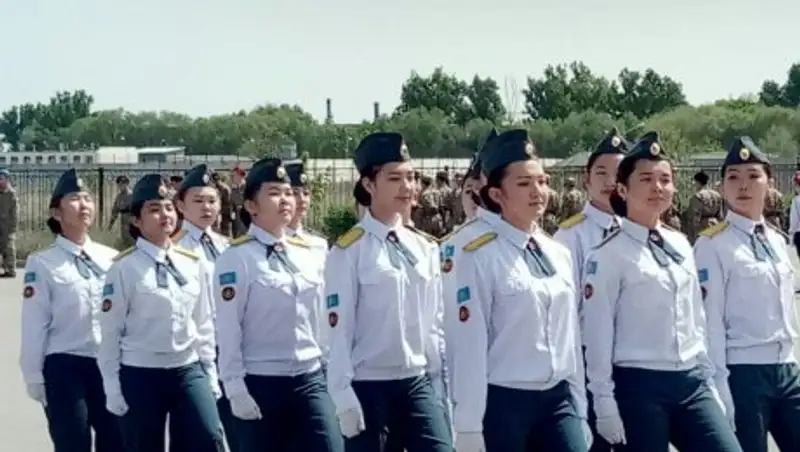 Среди допризывной молодежи в Алматы массово проходят военно-патриотические мероприятия