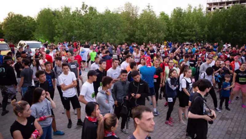 В Атырау около 1000 человек приняли участие в ночном марафоне