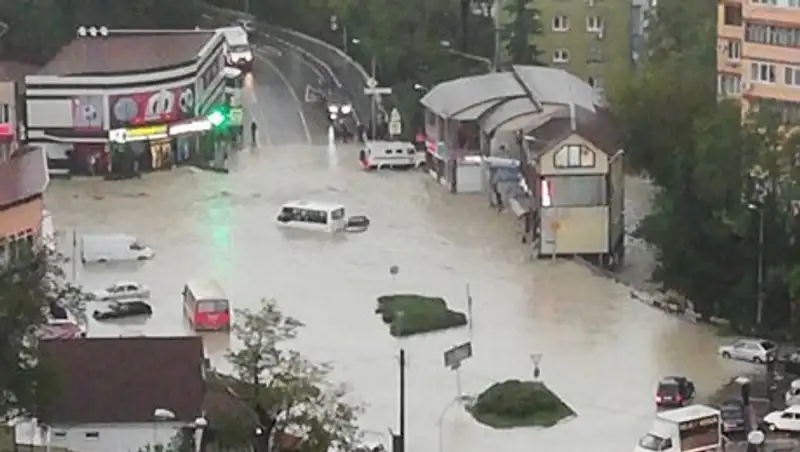 Жуткие кадры наводнения в России, унесшего жизнь двух человек