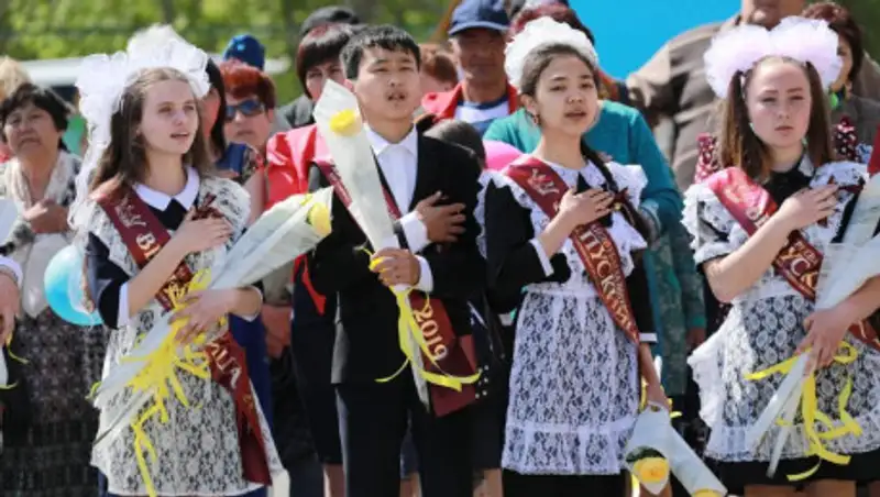 Для более десяти тысяч выпускников ВКО прозвенел последний звонок