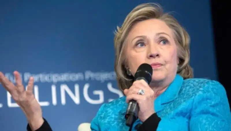 Нарушившая закон Клинтон разрешила опубликовать содержание своей электронной почты