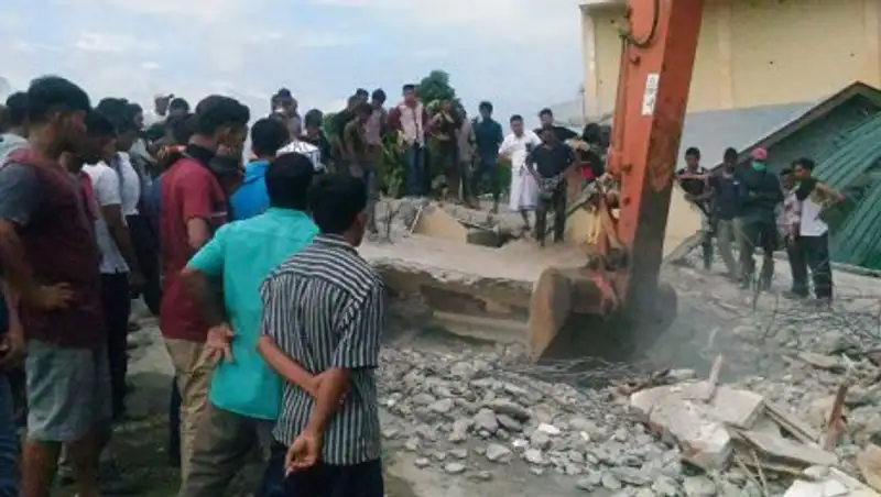 После землетрясения в Индонезии свои дома покинули 43 тысячи человек