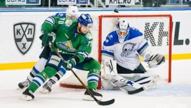 "Барыс" крупно уступил "Ак Барсу"