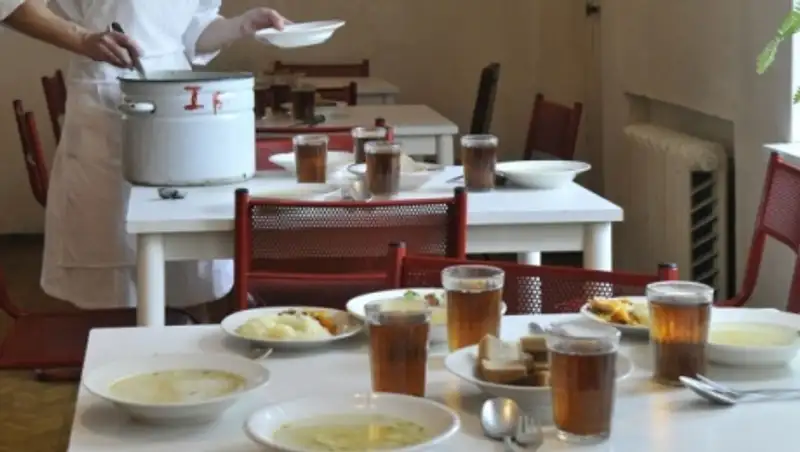 Казахстанские школьники теперь будут сами покупать завтраки и обеды