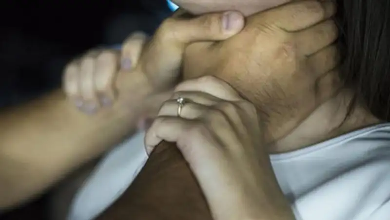 Девушку, убиравшую квартиры в Актобе, изнасиловали