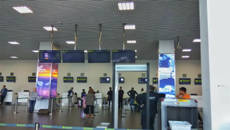 Почему в аэропортах Казахстана усилили досмотр