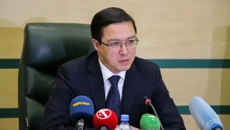 Д.Акишев прокомментировал слухи о девальвации тенге