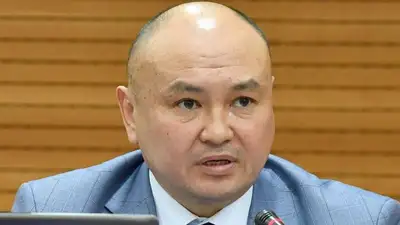 Депутата Мажилиса оштрафовали за плевок во время прямого эфира из Экибастуза, фото - Новости Zakon.kz от 29.11.2022 20:00