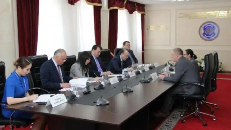 Алик Шпекбаев встретился британским коллегой