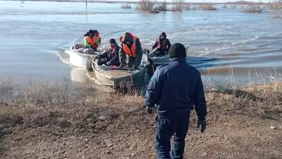 помощь пострадавшим, фото - Новости Zakon.kz от 16.03.2023 01:54