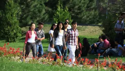 абитуриенты, гранты, школьники, фото - Новости Zakon.kz от 07.07.2022 14:06