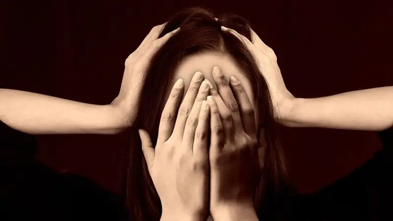 Невролог назвал неожиданную причину головной боли