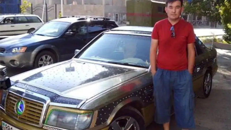 Золотистый Mercedes из Шымкента стал звездой Интернета